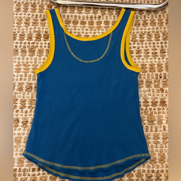 BDG-Urban Outfitters top - size small - Picture 4 of 4